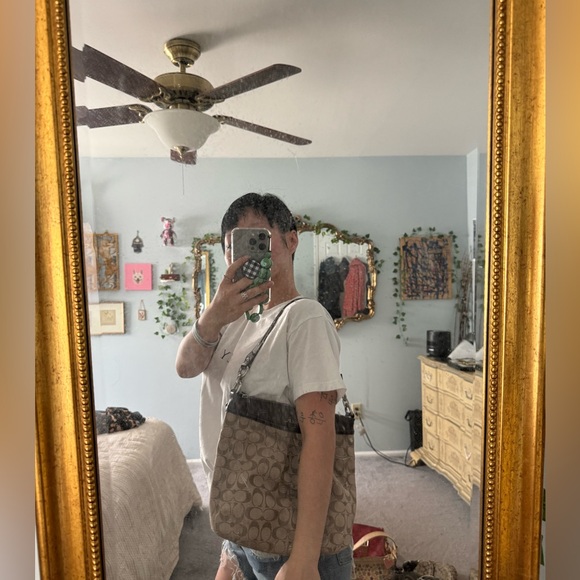 GORGEOUS VINTAGE Coach tote bag. Perfect for business or everyday. - Picture 4 of 4